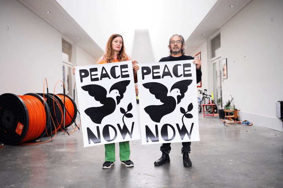 Peace know by Marije Lieuwens  Posters Max Kisman